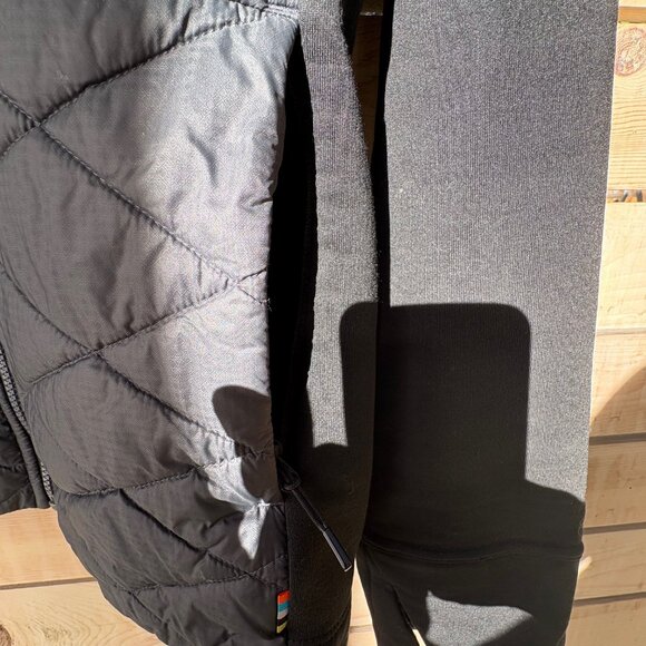 Smartwool Smartloft Hybrid Jacket Black/Graphite, Medium, Nearly New. - Picture 6 of 9
